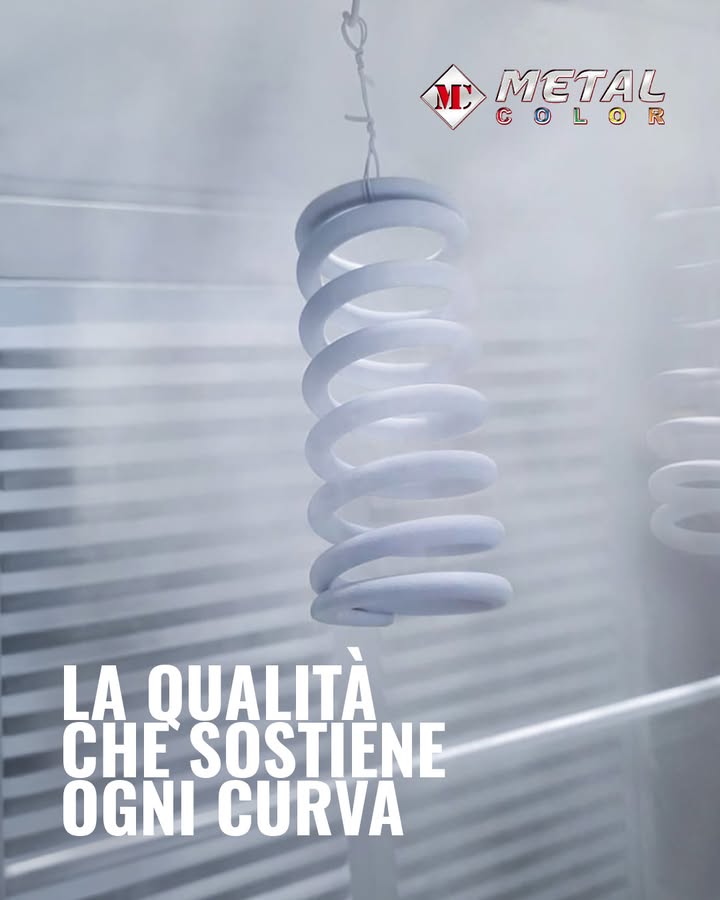 Le molle ammortizzatori sono pronte dopo il ciclo di verniciatura